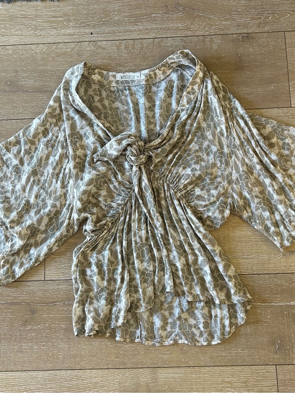 Wanderlux Beautiful Top & Short Set Size XS - Picture 3 of 8